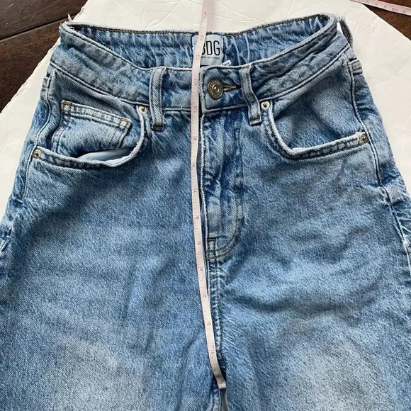 BDG Edie slim fit high rise jeans, raw hem. Medium/light wash. Women’s size 25 - Picture 8 of 14